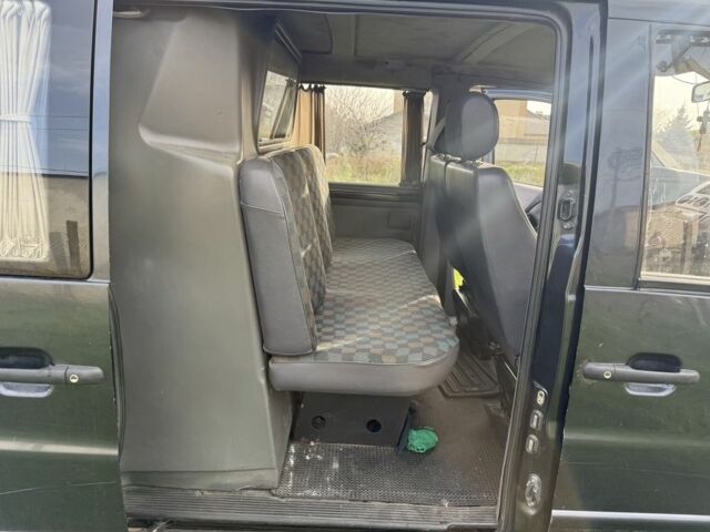 Черный Мерседес Вито, объемом двигателя 2.2 л и пробегом 320 тыс. км за 4200 $, фото 3 на Automoto.ua