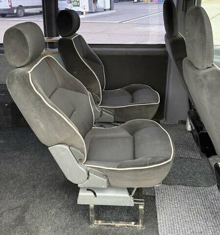 Черный Мерседес Вито, объемом двигателя 2.2 л и пробегом 430 тыс. км за 4500 $, фото 9 на Automoto.ua