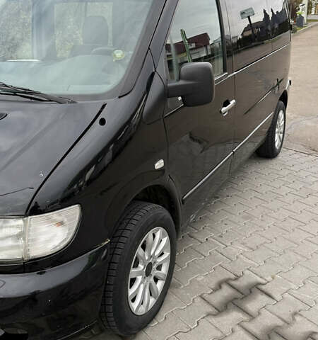 Черный Мерседес Вито, объемом двигателя 2.2 л и пробегом 430 тыс. км за 4500 $, фото 6 на Automoto.ua