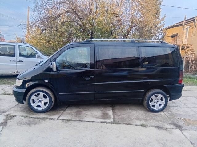 Черный Мерседес Вито, объемом двигателя 2.2 л и пробегом 360 тыс. км за 4300 $, фото 1 на Automoto.ua