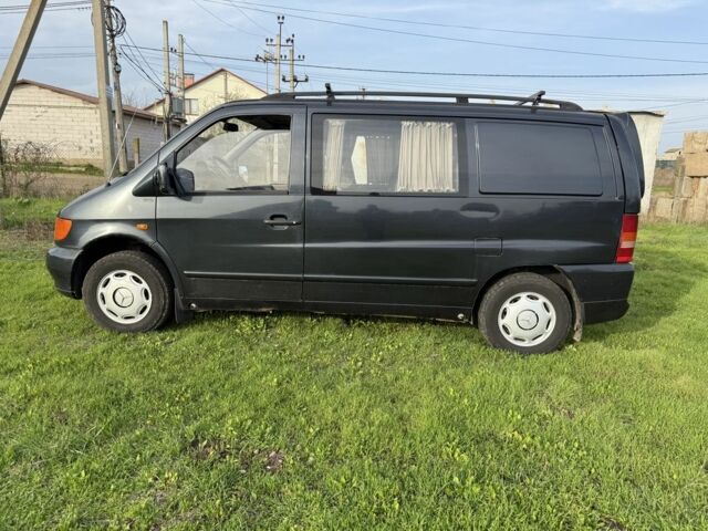 Черный Мерседес Вито, объемом двигателя 2.2 л и пробегом 320 тыс. км за 4200 $, фото 7 на Automoto.ua