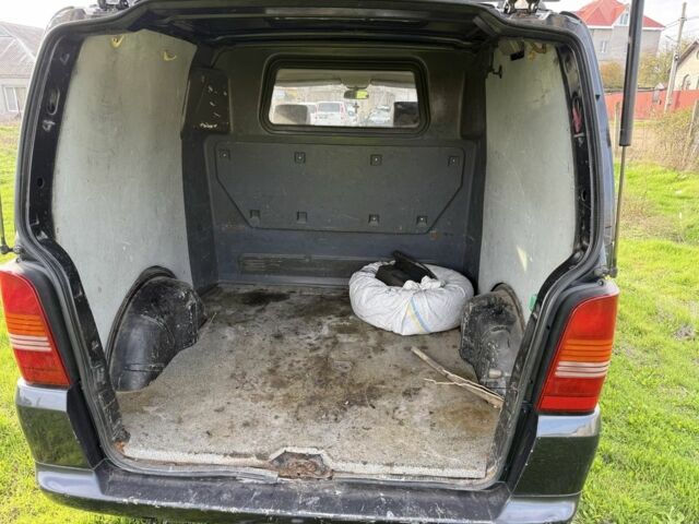 Черный Мерседес Вито, объемом двигателя 2.2 л и пробегом 320 тыс. км за 4200 $, фото 4 на Automoto.ua