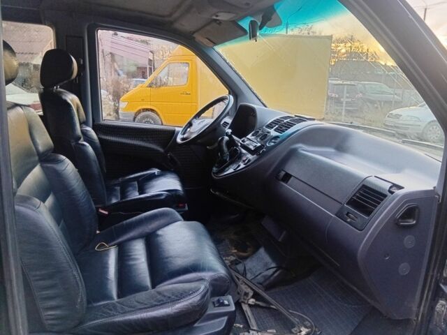 Черный Мерседес Вито, объемом двигателя 2.2 л и пробегом 360 тыс. км за 4300 $, фото 6 на Automoto.ua