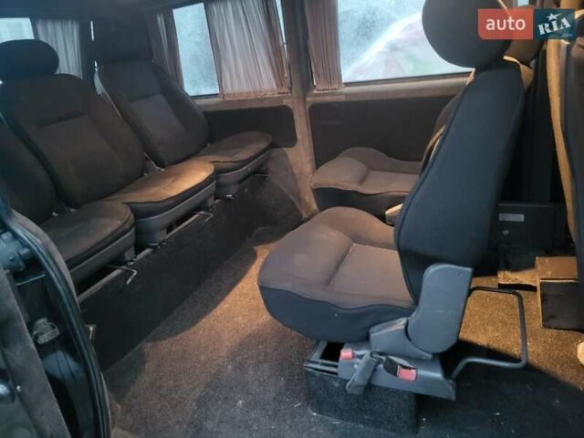 Чорний Мерседес Віто, об'ємом двигуна 2.15 л та пробігом 328 тис. км за 4800 $, фото 12 на Automoto.ua