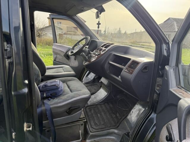 Черный Мерседес Вито, объемом двигателя 2.2 л и пробегом 320 тыс. км за 4200 $, фото 6 на Automoto.ua