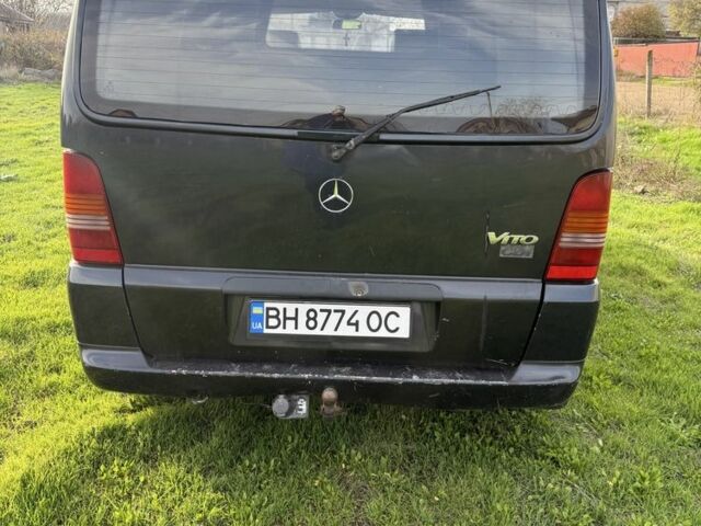 Черный Мерседес Вито, объемом двигателя 2.2 л и пробегом 320 тыс. км за 4200 $, фото 5 на Automoto.ua