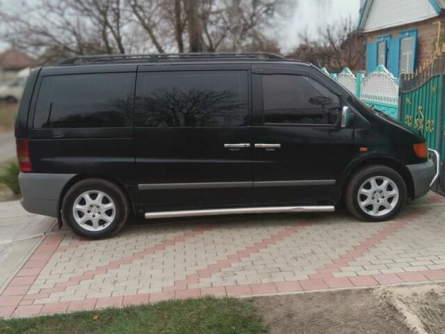 Чорний Мерседес Віто, об'ємом двигуна 2.2 л та пробігом 450 тис. км за 3600 $, фото 1 на Automoto.ua