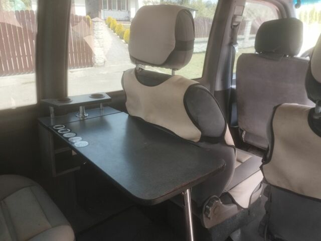 Черный Мерседес Вито, объемом двигателя 2.2 л и пробегом 260 тыс. км за 3000 $, фото 7 на Automoto.ua