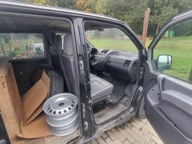 Черный Мерседес Вито, объемом двигателя 2.2 л и пробегом 260 тыс. км за 2173 $, фото 7 на Automoto.ua