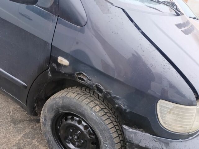 Черный Мерседес Вито, объемом двигателя 2.2 л и пробегом 240 тыс. км за 2900 $, фото 1 на Automoto.ua