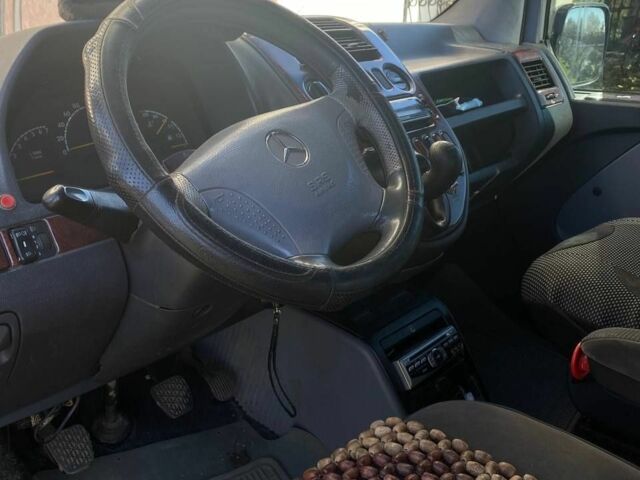 Черный Мерседес Вито, объемом двигателя 2.2 л и пробегом 260 тыс. км за 3000 $, фото 4 на Automoto.ua