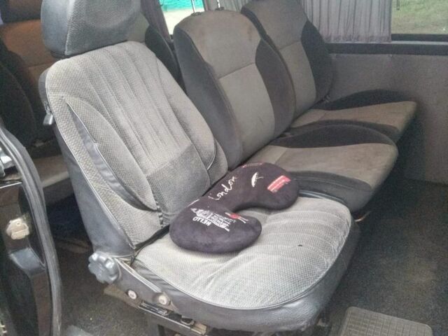 Чорний Мерседес Віто, об'ємом двигуна 2.2 л та пробігом 450 тис. км за 3600 $, фото 5 на Automoto.ua