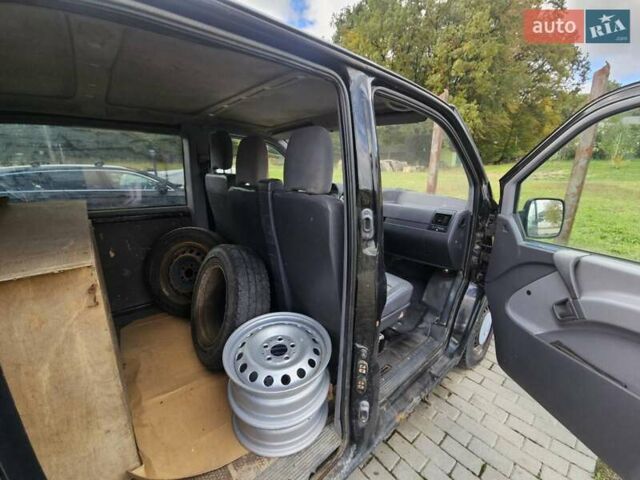 Черный Мерседес Вито, объемом двигателя 2.15 л и пробегом 260 тыс. км за 2161 $, фото 8 на Automoto.ua