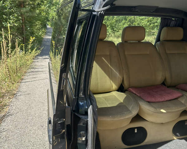 Черный Мерседес Вито, объемом двигателя 2.2 л и пробегом 330 тыс. км за 8000 $, фото 27 на Automoto.ua