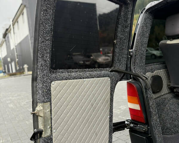 Черный Мерседес Вито, объемом двигателя 2.2 л и пробегом 370 тыс. км за 4699 $, фото 65 на Automoto.ua