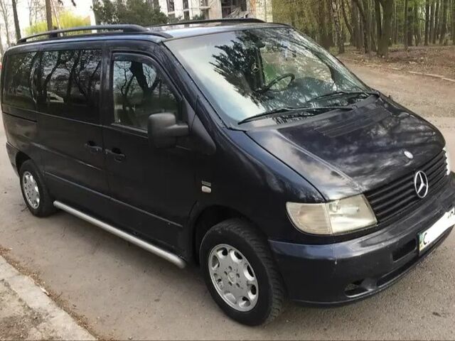 Черный Мерседес Вито, объемом двигателя 2.2 л и пробегом 288 тыс. км за 3000 $, фото 3 на Automoto.ua