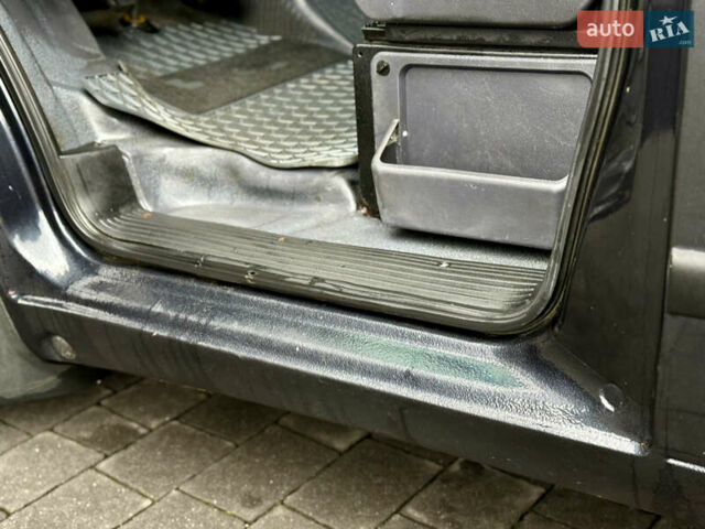 Черный Мерседес Вито, объемом двигателя 2.2 л и пробегом 370 тыс. км за 4699 $, фото 39 на Automoto.ua