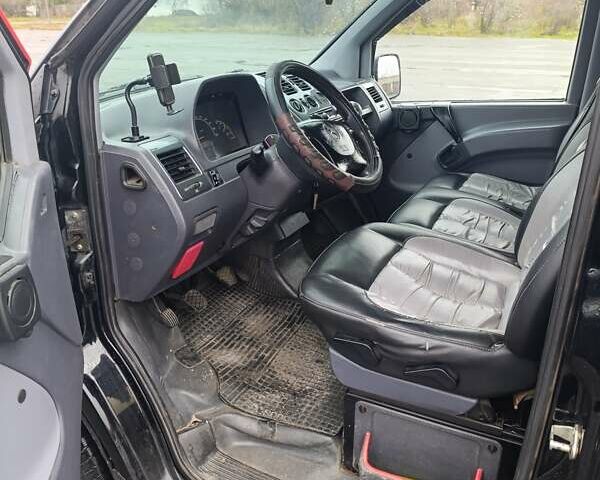 Черный Мерседес Вито, объемом двигателя 2.15 л и пробегом 520 тыс. км за 4950 $, фото 6 на Automoto.ua