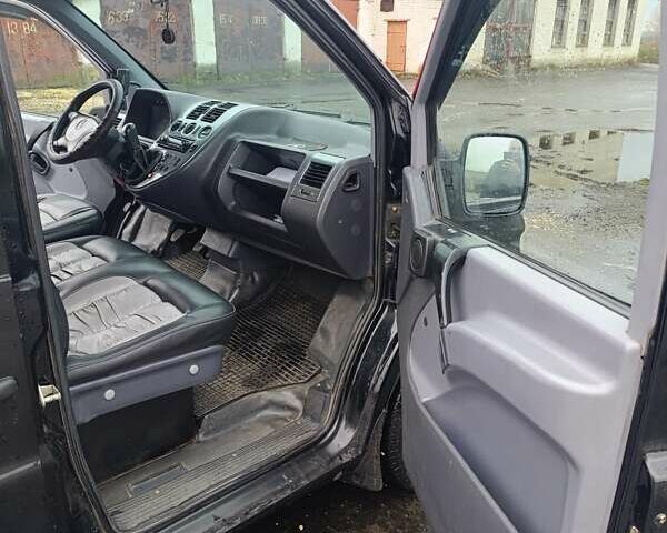 Черный Мерседес Вито, объемом двигателя 2.15 л и пробегом 520 тыс. км за 4950 $, фото 7 на Automoto.ua