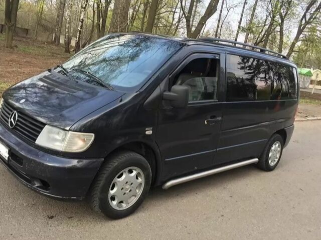 Черный Мерседес Вито, объемом двигателя 2.2 л и пробегом 288 тыс. км за 3000 $, фото 1 на Automoto.ua