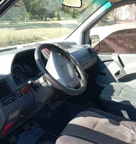 Чорний Мерседес Віто, об'ємом двигуна 2.2 л та пробігом 342 тис. км за 5200 $, фото 4 на Automoto.ua