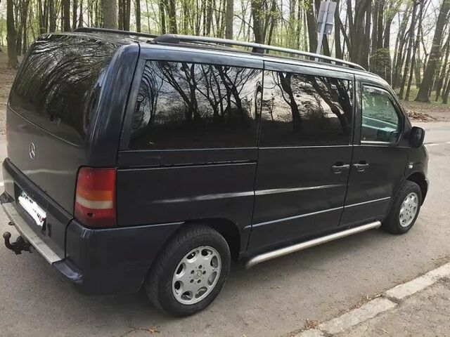 Черный Мерседес Вито, объемом двигателя 2.2 л и пробегом 288 тыс. км за 3000 $, фото 2 на Automoto.ua
