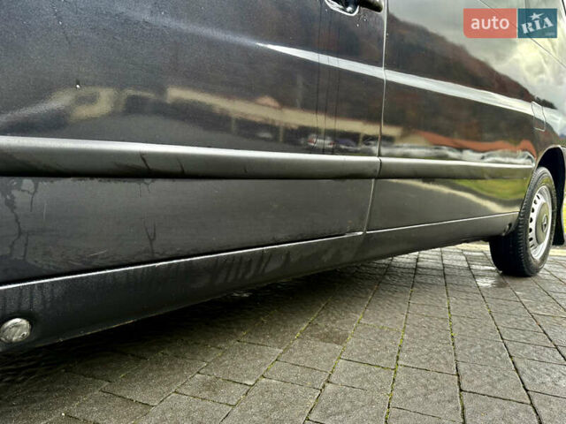 Черный Мерседес Вито, объемом двигателя 2.2 л и пробегом 370 тыс. км за 4699 $, фото 10 на Automoto.ua