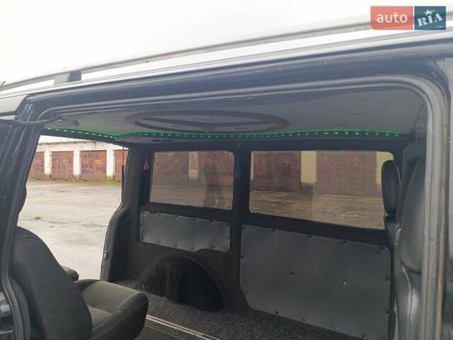 Черный Мерседес Вито, объемом двигателя 2.15 л и пробегом 520 тыс. км за 4950 $, фото 11 на Automoto.ua