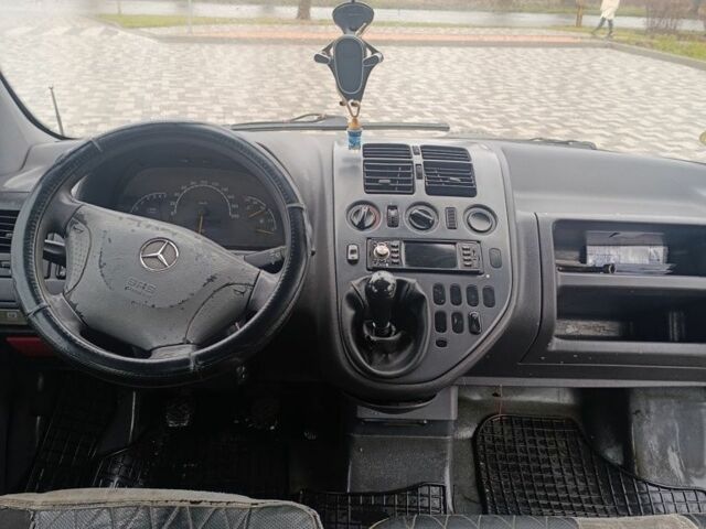 Черный Мерседес Вито, объемом двигателя 2 л и пробегом 340 тыс. км за 2699 $, фото 3 на Automoto.ua