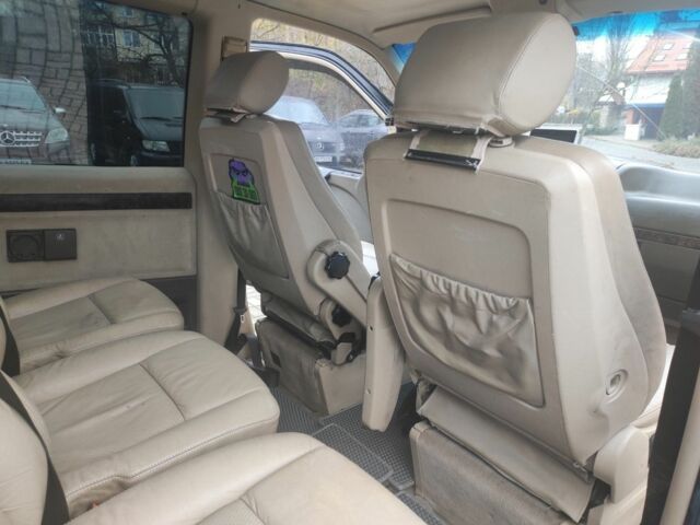 Черный Мерседес Вито, объемом двигателя 2.2 л и пробегом 340 тыс. км за 5100 $, фото 15 на Automoto.ua