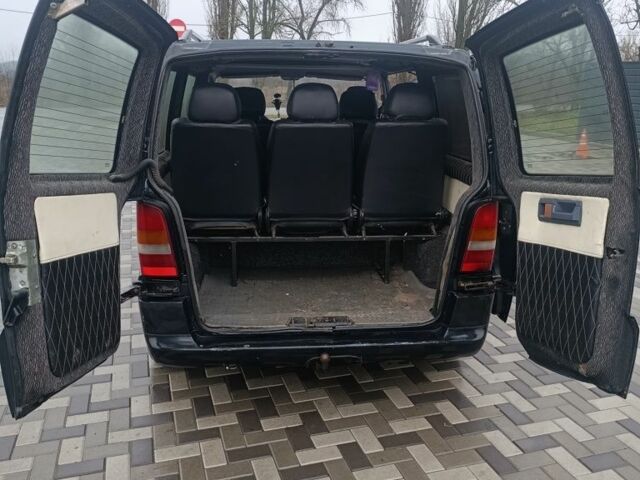 Черный Мерседес Вито, объемом двигателя 2 л и пробегом 340 тыс. км за 2699 $, фото 2 на Automoto.ua