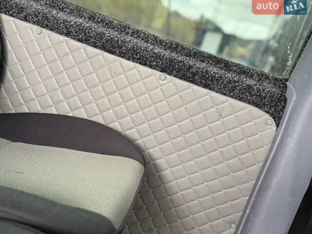 Черный Мерседес Вито, объемом двигателя 2.2 л и пробегом 370 тыс. км за 4699 $, фото 56 на Automoto.ua