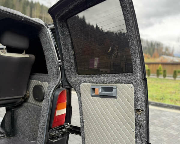 Черный Мерседес Вито, объемом двигателя 2.2 л и пробегом 370 тыс. км за 4699 $, фото 66 на Automoto.ua