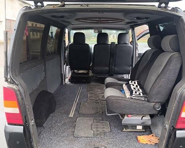 Черный Мерседес Вито, объемом двигателя 2.15 л и пробегом 520 тыс. км за 4950 $, фото 9 на Automoto.ua