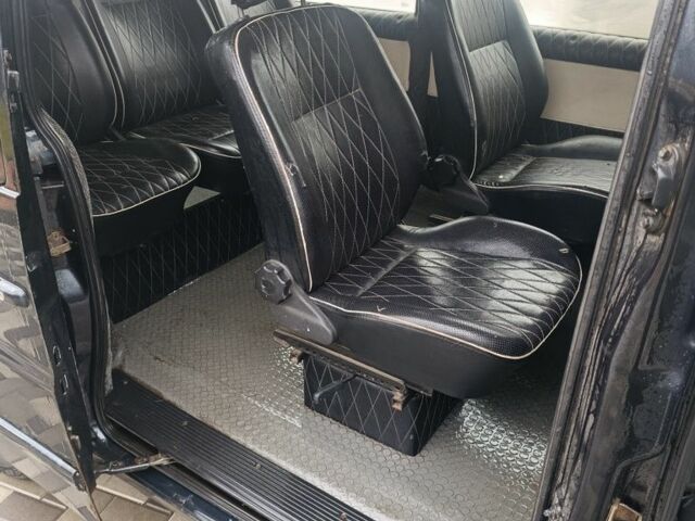 Черный Мерседес Вито, объемом двигателя 2 л и пробегом 340 тыс. км за 2699 $, фото 8 на Automoto.ua