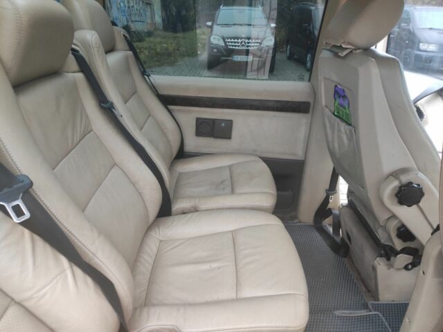 Черный Мерседес Вито, объемом двигателя 2.2 л и пробегом 340 тыс. км за 5100 $, фото 16 на Automoto.ua