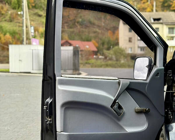 Черный Мерседес Вито, объемом двигателя 2.2 л и пробегом 370 тыс. км за 4699 $, фото 37 на Automoto.ua