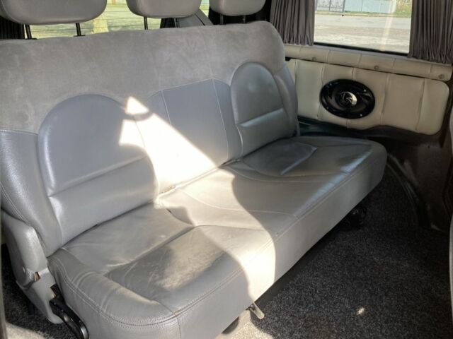 Черный Мерседес Вито, объемом двигателя 2.1 л и пробегом 311 тыс. км за 3000 $, фото 10 на Automoto.ua