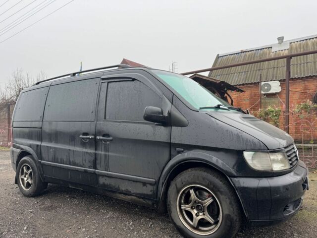 Черный Мерседес Вито, объемом двигателя 2.2 л и пробегом 360 тыс. км за 6000 $, фото 1 на Automoto.ua
