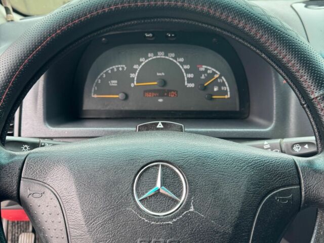 Черный Мерседес Вито, объемом двигателя 2.2 л и пробегом 360 тыс. км за 6000 $, фото 11 на Automoto.ua