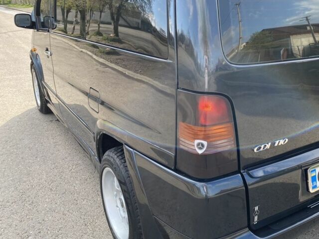 Черный Мерседес Вито, объемом двигателя 2.1 л и пробегом 311 тыс. км за 3000 $, фото 3 на Automoto.ua