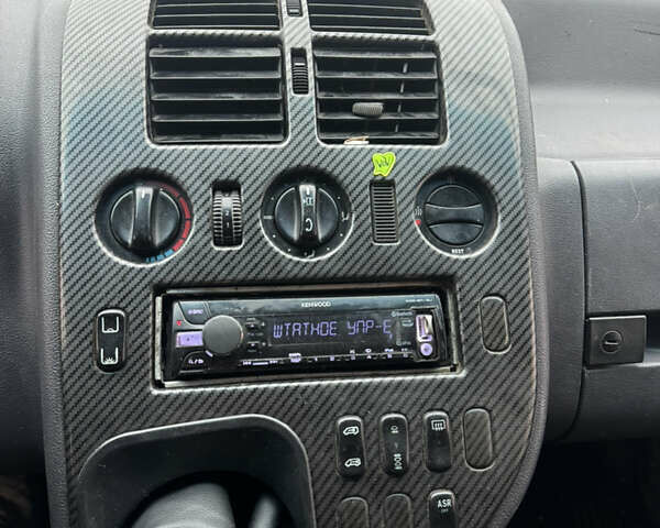 Черный Мерседес Вито, объемом двигателя 2.15 л и пробегом 400 тыс. км за 3700 $, фото 7 на Automoto.ua