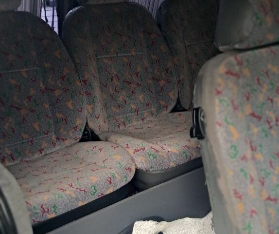 Чорний Мерседес Віто, об'ємом двигуна 2.2 л та пробігом 350 тис. км за 4722 $, фото 6 на Automoto.ua