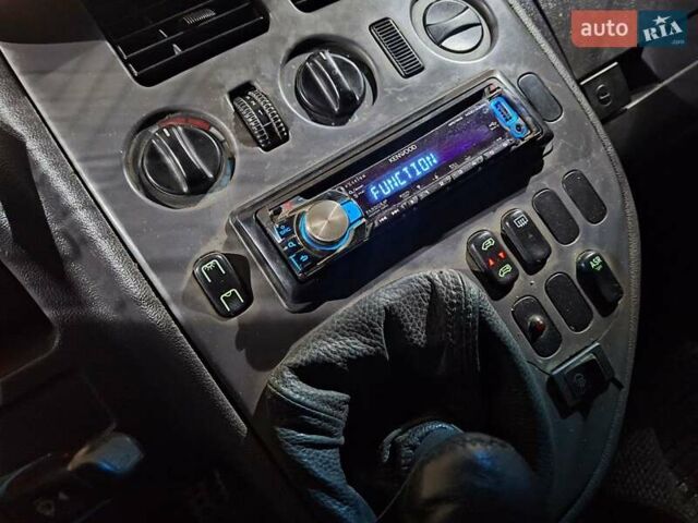 Чорний Мерседес Віто, об'ємом двигуна 2.2 л та пробігом 242 тис. км за 4000 $, фото 21 на Automoto.ua