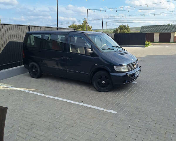 Черный Мерседес Вито, объемом двигателя 2.15 л и пробегом 300 тыс. км за 4500 $, фото 1 на Automoto.ua