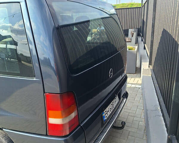 Черный Мерседес Вито, объемом двигателя 2.15 л и пробегом 300 тыс. км за 4500 $, фото 2 на Automoto.ua