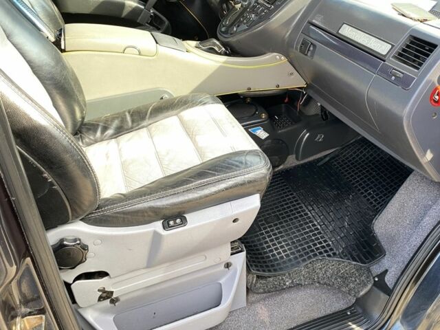 Черный Мерседес Вито, объемом двигателя 2.1 л и пробегом 311 тыс. км за 3000 $, фото 7 на Automoto.ua