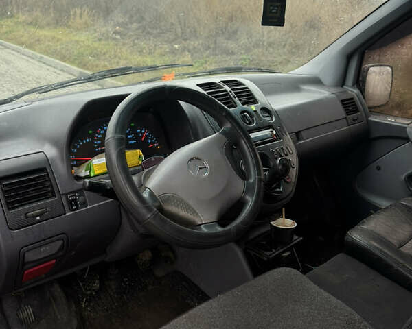 Черный Мерседес Вито, объемом двигателя 2.15 л и пробегом 400 тыс. км за 3700 $, фото 8 на Automoto.ua