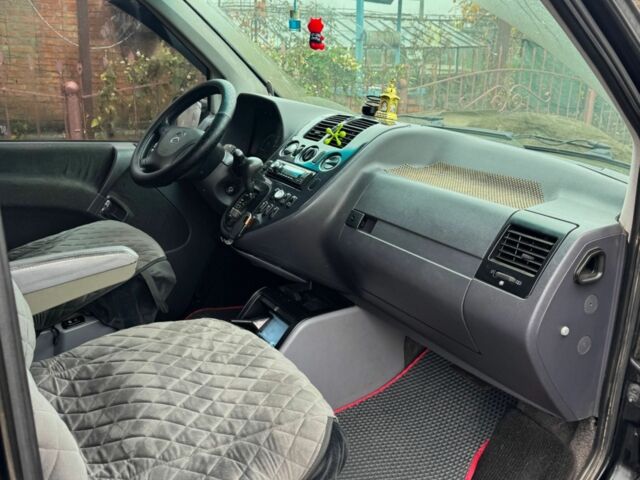 Черный Мерседес Вито, объемом двигателя 2.2 л и пробегом 360 тыс. км за 6000 $, фото 7 на Automoto.ua