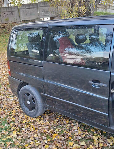 Черный Мерседес Вито, объемом двигателя 2.15 л и пробегом 300 тыс. км за 4500 $, фото 6 на Automoto.ua